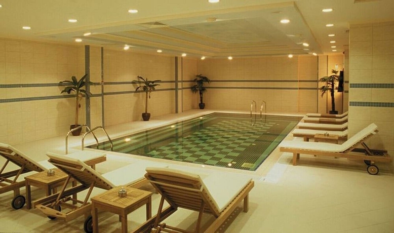 Imagen de la piscina del Hotel Kervansaray Istanbul. Foto 18