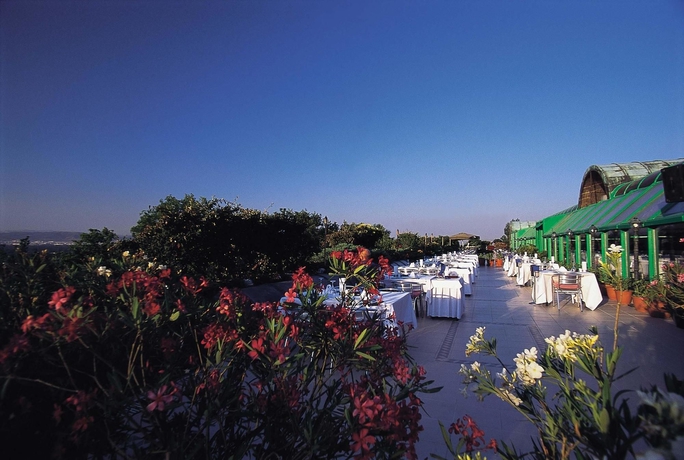 Imagen del bar/restaurante del Hotel Kervansaray Thermal Convention Center and Spa. Foto 1