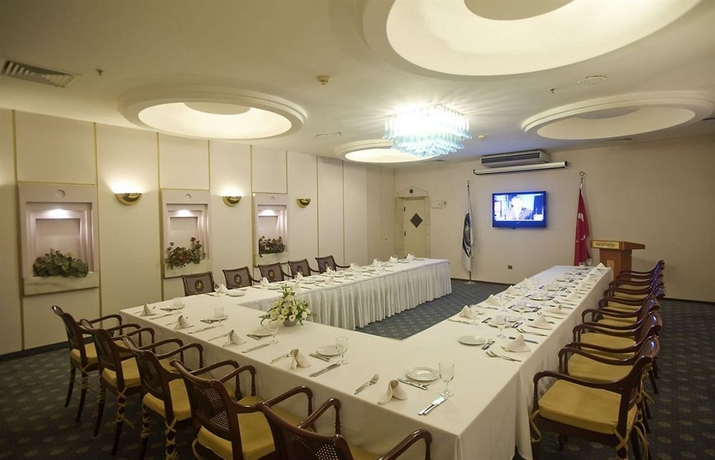 Imagen de los interiores del Hotel Kervansaray Thermal Convention Center and Spa. Foto 11