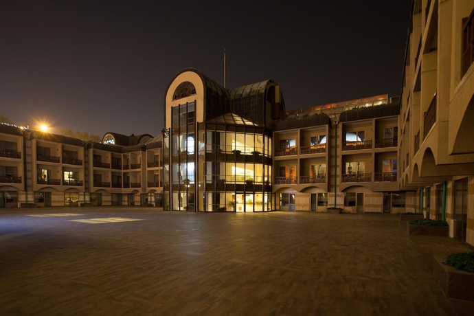 Imagen de los exteriores del Hotel Kervansaray Thermal Convention Center and Spa. Foto 6