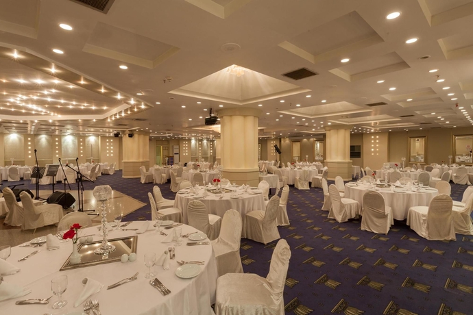 Imagen de los interiores del Hotel Kervansaray Thermal Convention Center and Spa. Foto 14