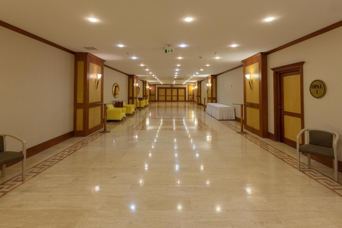 Imagen de los interiores del Hotel Kervansaray Thermal Convention Center and Spa. Foto 15