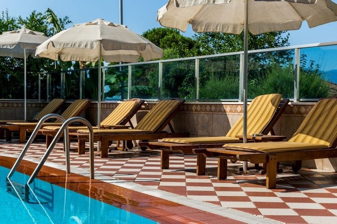 Imagen de la piscina del Hotel Ketenci. Foto 11