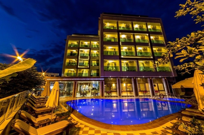 Imagen de la piscina del Hotel Ketenci. Foto 12