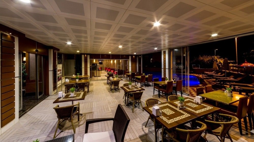 Imagen del bar/restaurante del Hotel Ketenci. Foto 4