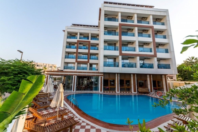 Imagen de la piscina del Hotel Ketenci. Foto 15