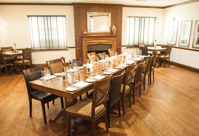 Imagen del bar/restaurante del Hotel Kettering Park and Spa. Foto 5