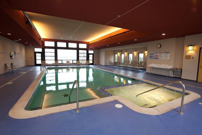 Imagen de la piscina del Hotel Kewadin St. Ignace. Foto 7