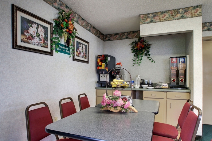 Imagen del bar/restaurante del Hotel Key West Inn - Montgomery. Foto 2
