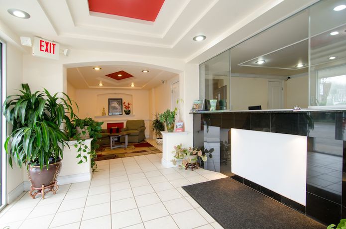 Imagen de los interiores del Hotel Key West Inn - Newport News. Foto 18