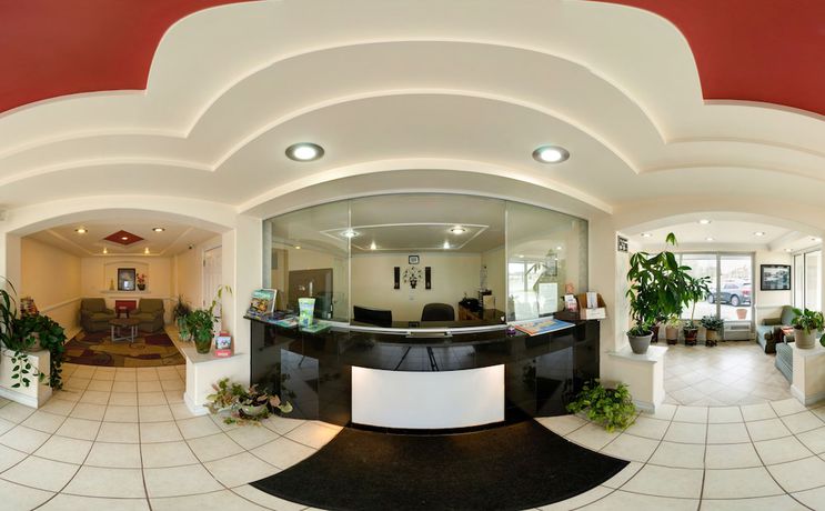 Imagen del bar/restaurante del Hotel Key West Inn - Newport News. Foto 2