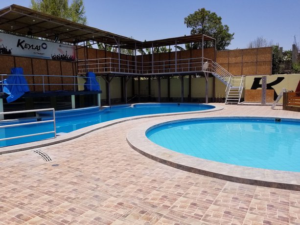 Imagen de la piscina del Hotel Keylas. Foto 19