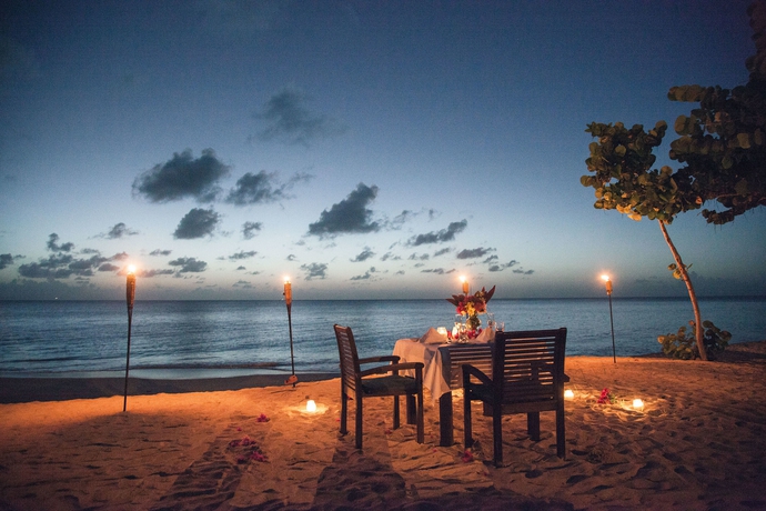 Imagen del bar/restaurante del Hotel Keyonna Beach Resort - All Inclusive - Couples Only. Foto 2