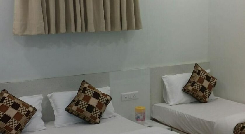 Imagen de la habitación del Hotel Kf Residency. Foto 19