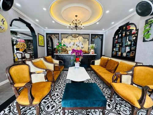 Imagen general del Hotel Kh&aacute;ch Sạn The One 1. Foto 12