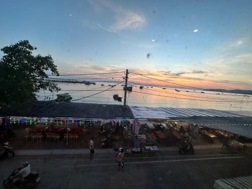 Imagen general del Hotel Kh&aacute;ch sạn Ch&acirc;u Khanh C&ocirc; T&ocirc; - mặt biển thị trấn. Foto 3