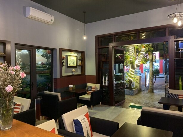 Imagen del bar/restaurante del Hotel Khach San Anh Phat 1. Foto 17