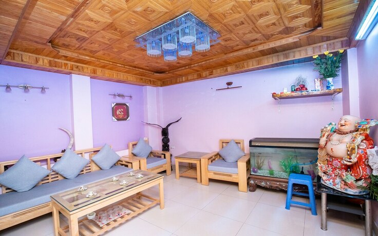 Imagen de los interiores del Hotel Khach San Phuong Dong. Foto 33