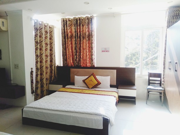 Imagen de la habitación del Hotel Khach san Crown. Foto 8