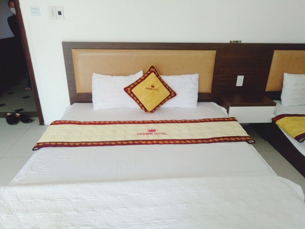 Imagen de la habitación del Hotel Khach san Crown. Foto 13