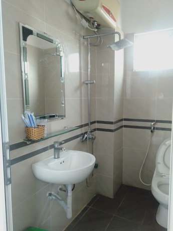 Imagen de la habitación del Hotel Khach san Crown. Foto 14