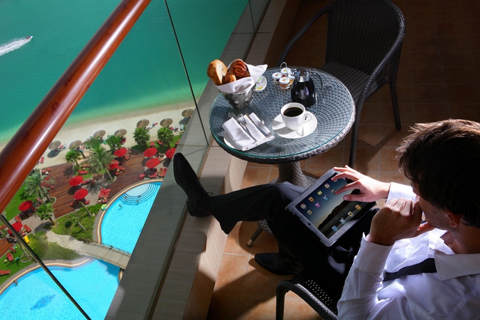 Imagen de la habitación del Hotel Khalidiya Palace Rayhaan By Rotana. Foto 8