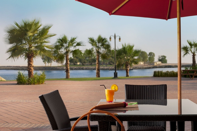 Imagen del bar/restaurante del Hotel Khalidiya Palace Rayhaan By Rotana. Foto 3