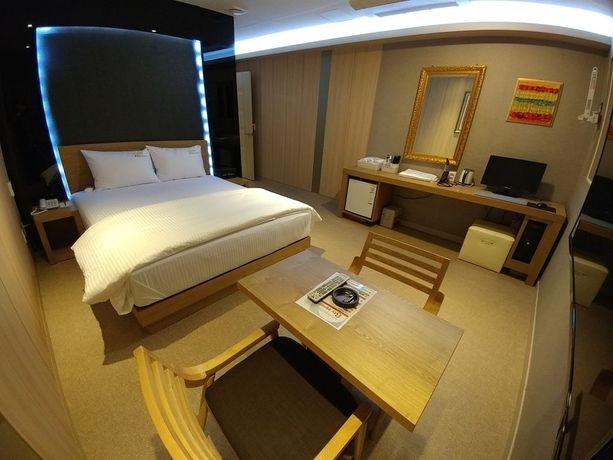 Imagen de la habitación del Hotel Khan Hotel. Foto 6