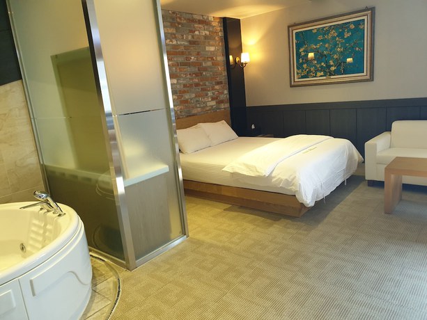 Imagen de la habitación del Hotel Khan Hotel. Foto 8