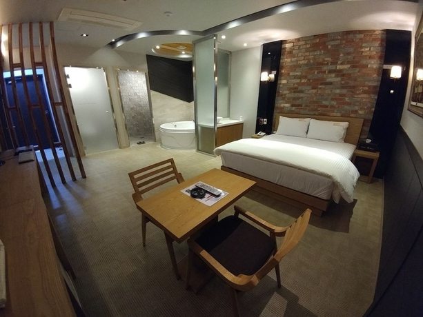 Imagen de la habitación del Hotel Khan Hotel. Foto 9