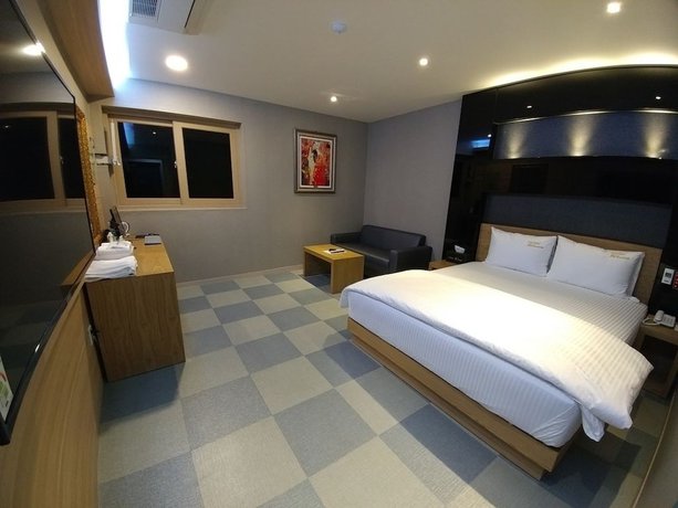 Imagen de la habitación del Hotel Khan Hotel. Foto 11
