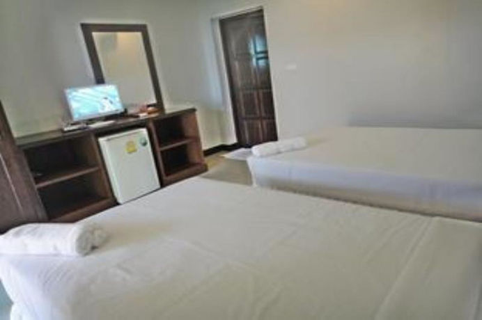 Imagen de la piscina del Hotel Khanom Sunrise Beach. Foto 16