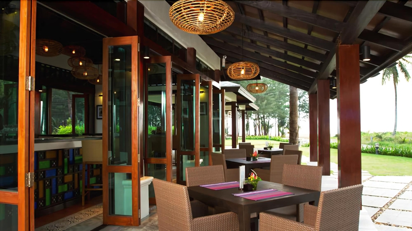 Imagen del bar/restaurante del Hotel Khao Lak Blue Lagoon Resort. Foto 2
