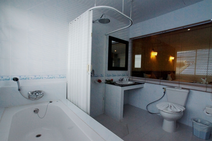 Imagen de la habitación del Hotel Khao Lak Sunset Resort. Foto 2
