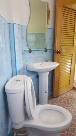 Imagen de la habitación del Hotel Khao Sok Jungle Huts. Foto 4