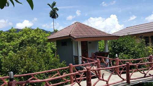 Imagen de la habitación del Hotel Khao Sok Jungle Huts. Foto 15