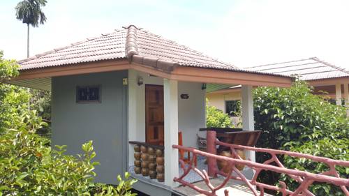 Imagen de la habitación del Hotel Khao Sok Jungle Huts. Foto 16