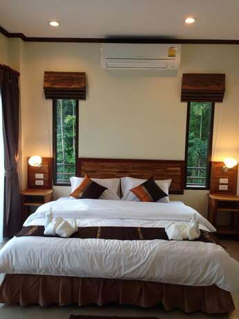 Imagen de la habitación del Hotel Khao Sok Nature Place. Foto 5