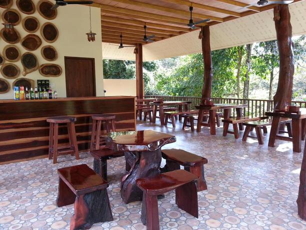 Imagen del bar/restaurante del Hotel Khao Sok River Home Resort. Foto 6