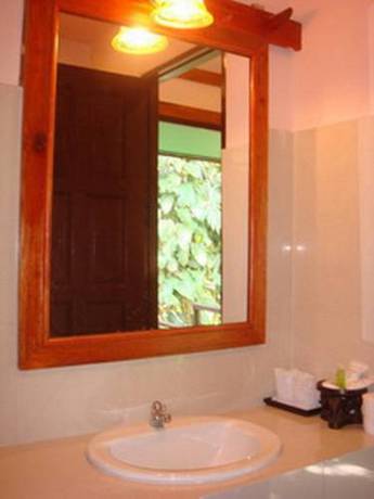 Imagen de la habitación del Hotel Khao Sok River Lodge. Foto 2