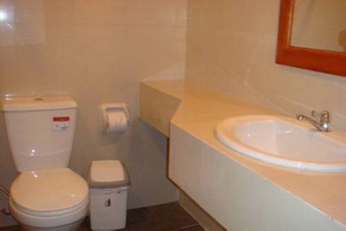 Imagen de la habitación del Hotel Khao Sok River Lodge. Foto 4