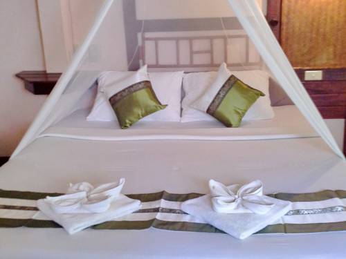 Imagen de la habitación del Hotel Khao Sok River Lodge. Foto 7