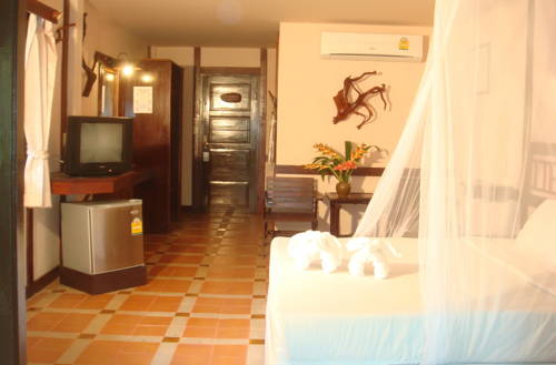 Imagen de la habitación del Hotel Khao Sok River Lodge. Foto 11