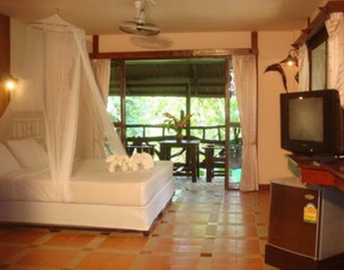 Imagen de la habitación del Hotel Khao Sok River Lodge. Foto 14