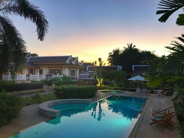 Imagen de la piscina del Hotel Khao Tao lake and beach villas Hua Hin. Foto 7