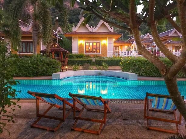 Imagen de la piscina del Hotel Khao Tao lake and beach villas Hua Hin. Foto 11