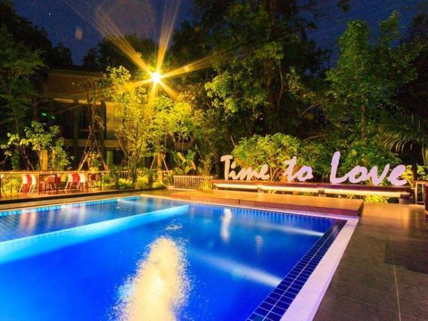 Imagen de la piscina del Hotel Khao Yai Paradise on Earth. Foto 8