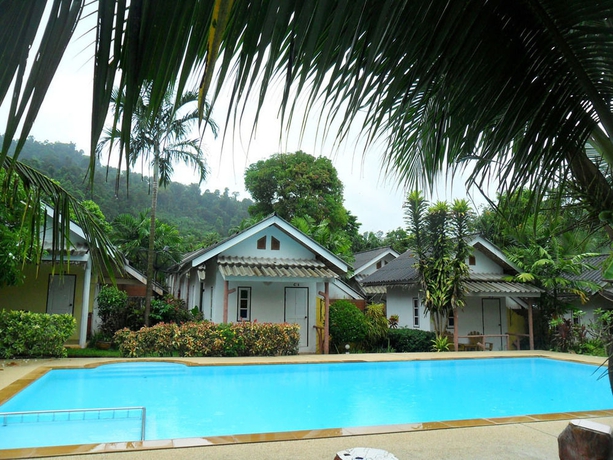 Imagen de la piscina del Hotel Khaolak Banana Bungalow. Foto 11