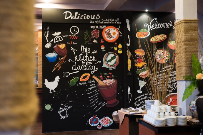 Imagen del bar/restaurante del Hotel Khaolak Emerald Surf Beach Resort and Spa. Foto 4