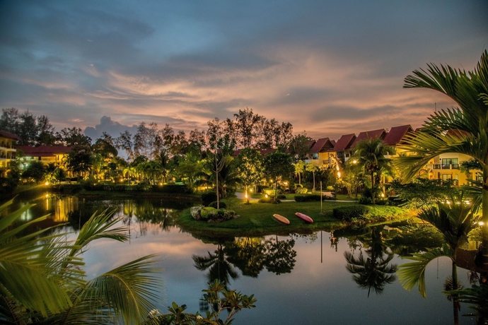 Imagen de los exteriores del Hotel Khaolak Emerald Surf Beach Resort and Spa. Foto 10